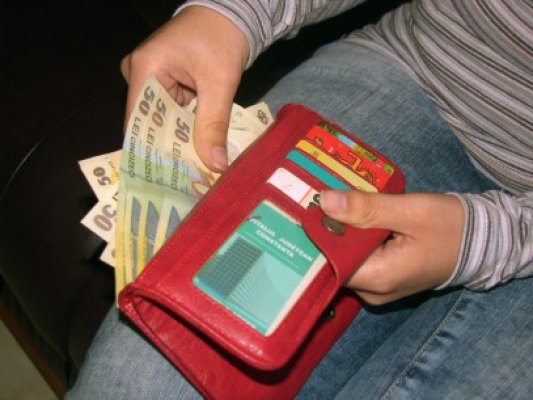 Dobânzile la creditele de casă în lei au coborât aproape de nivelul celor în euro